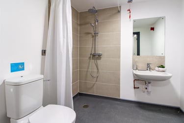 1 bed studio, Raleigh Street, City Centre, Plymouth, PL11ET - Image 5